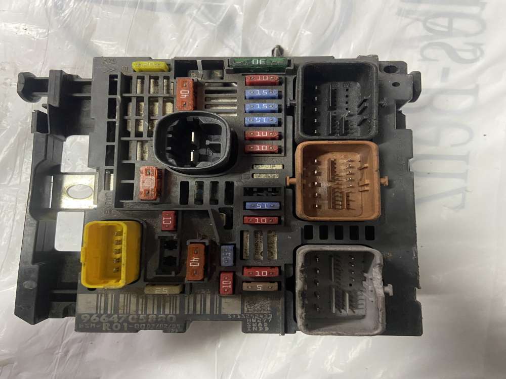 9664705880 R01 CITROEN C4 SiGORTA KUTUSU