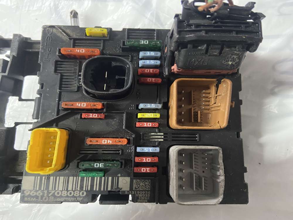 9661708080  citroen c4 sigorta kutusu bsm L08