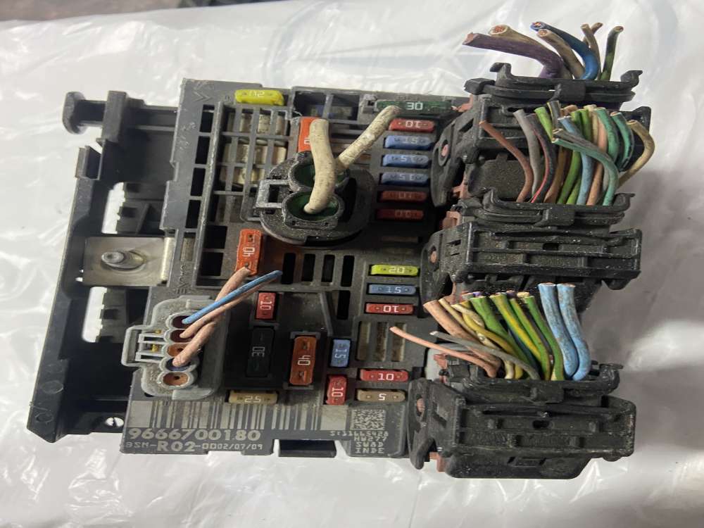 9666700180 Peugeot 207 407 5008  Sigorta Kutusu R02 9666700180